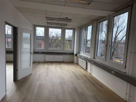 Eckbüro linke Seite vom Büroei