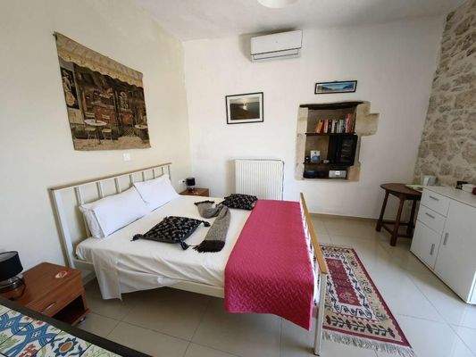 Kreta, Eleutherna: Freistehendes Steinhaus mit 2 unabhängigen Studios zum Verkauf