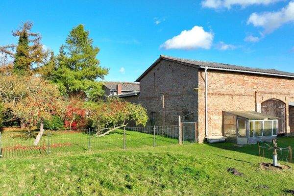 Obstgarten mit Hinterhof