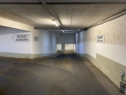 Ein-/Ausfahrt Tiefgarage