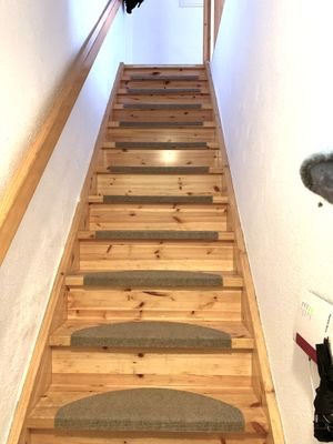 Treppe ins OG.jpg