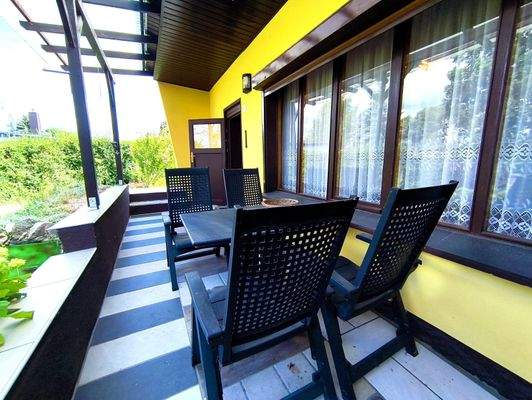 überdachte Terrasse