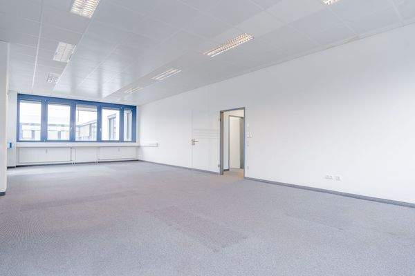 Büro 68 m² mit Balkon
