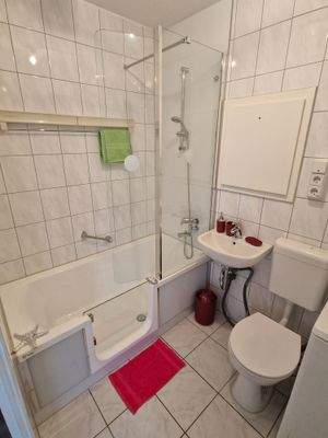 Beispiel Bad mit Badewanne