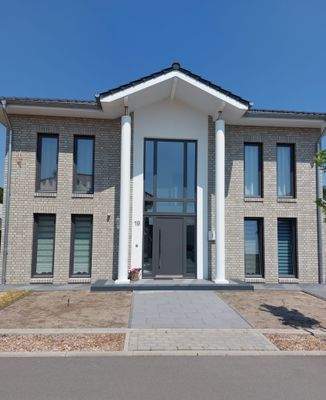 Hausfrontansicht Bild 2.jpg