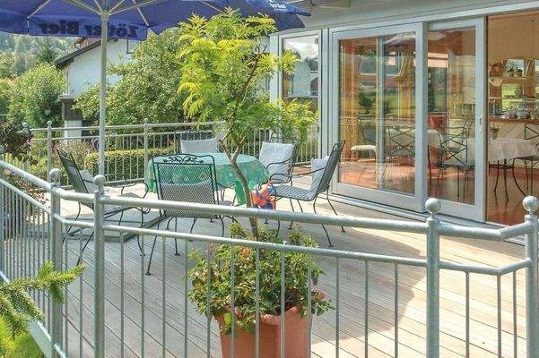 EG Terrasse vor Wintergarten