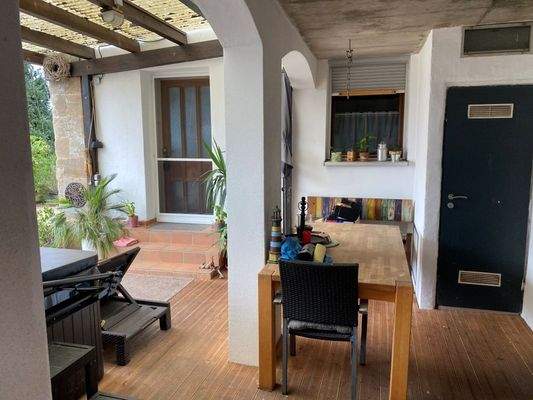 Freisitz überdacht EG