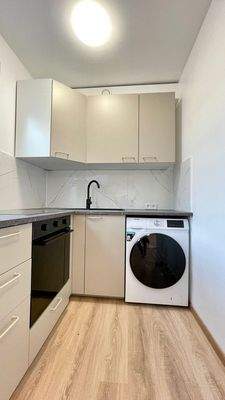 Praktische Einbauküche mit guter Ausstattung