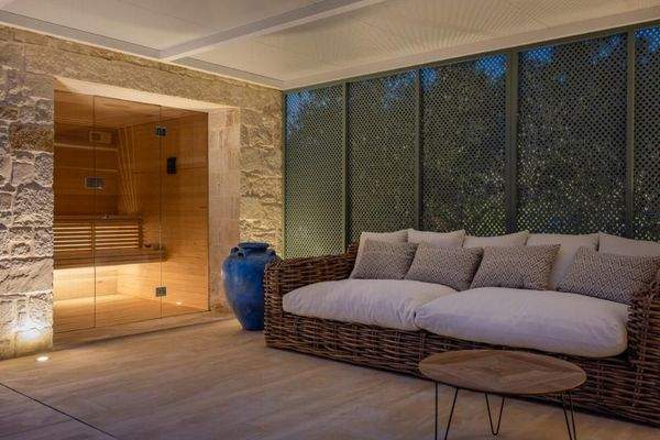 Kreta, Plaka: 2 Luxusvillen mit Tennisplatz, Olivenhain und atemberaubendem Meerblick zu verkaufen