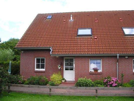 Vorderansicht mit Eingangsbereich