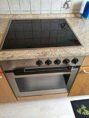 Gepflegte EBK mit Markengeräte