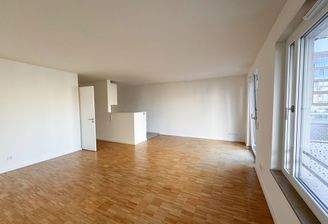 Beispielbild: Lichtdurchfluteter Raum