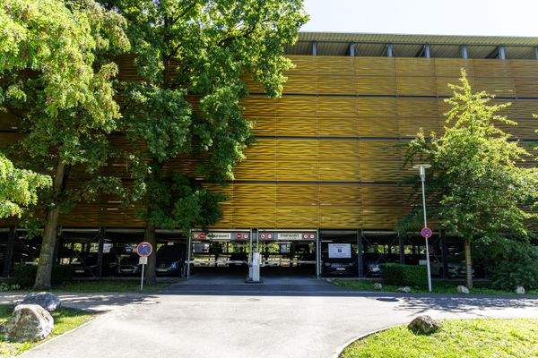 Parkhaus Frontansicht.jpg