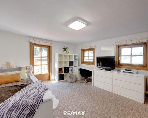 großes Zimmer im 1. Obergeschoss