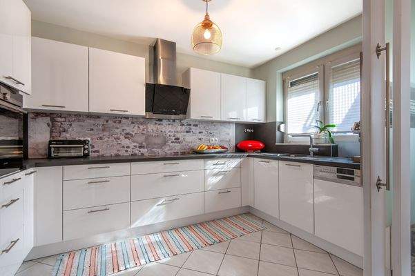 Lichtdurchflutete Küche 