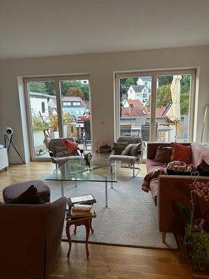 Gemütlicher und heller Wohn- und Essbereich