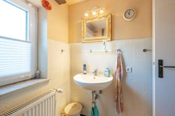 Duschbad im EG anderer Blick.jpg