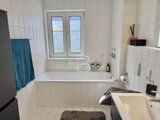 Wannenbad - gepflegt und modern