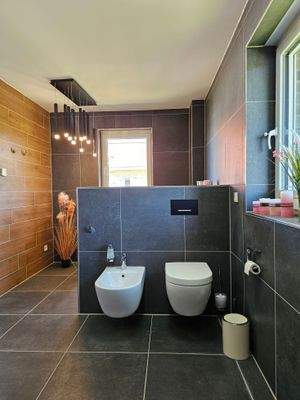 WC und Bidet vorhanden