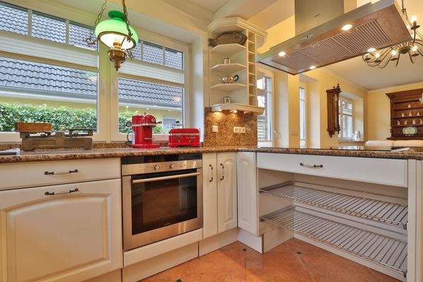 Einbauküche mit komfortabler Ausstattung