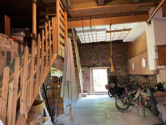 großes Scheunengebäude