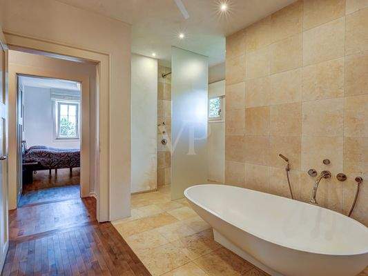 Großzügiges Badezimmer