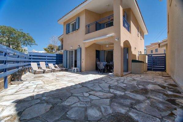 680758-detached-villa-for-sale-in-kato-paphos-univ