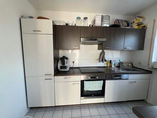 Küche mit Einbauküche.jpeg