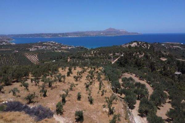 Kreta, Tsivaras: Grundstück in malerischer Lage mit Meerblick zu verkaufen