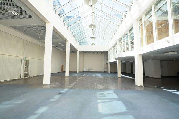 Zentrale Empfangshalle