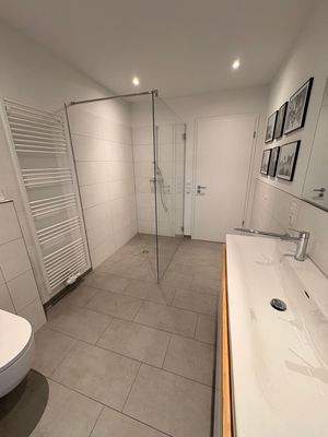 Ansicht Bad, bodengleiche Dusche .jpeg