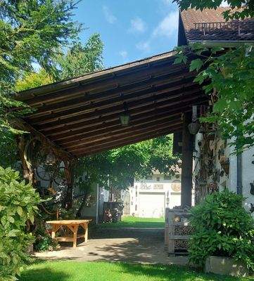 LeBa aussen überdachter Eingang zu Stallungen etc.