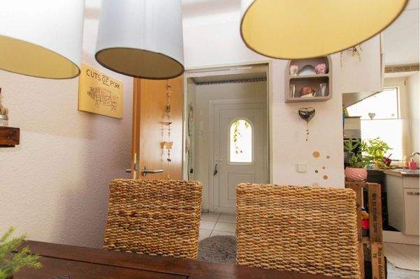 8. Blick küche und Diele Wohnung 1