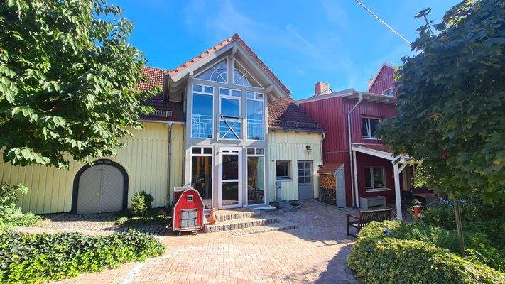 Blick Haupthaus und Galeriewohnung