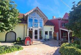 Blick Haupthaus und Galeriewohnung