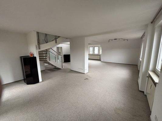 Blick ins Wohn- / Esszimmer / DG