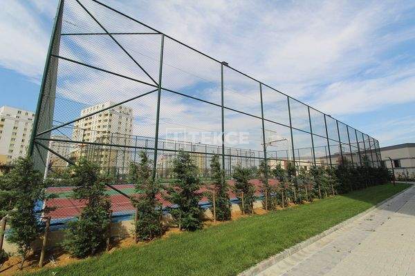 Flats for Sale 250 m from the Tem Highway in Istanbul Avcılar