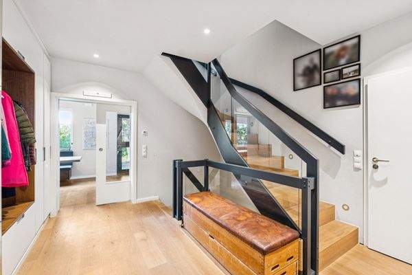 Herzlich willkommen - Helle Diele im Erdgeschoss