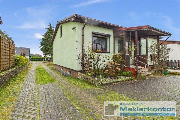 Objektrückseite und Zufahrt