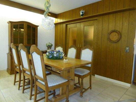 Essplatz mit Schiebetür zur Küche geschlossen.JPG