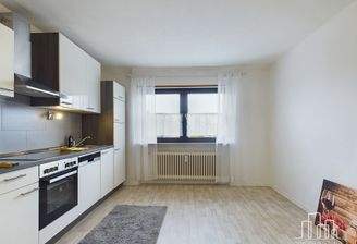 CAM02839G0-PR0200-STILL001