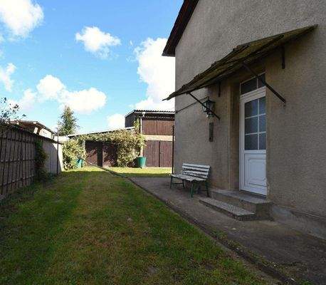 Blick zum Eingang und Hof