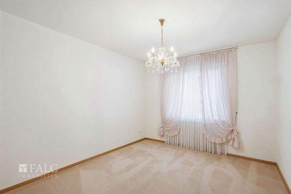 Schlafzimmer EG - Leer geräumt mit KI