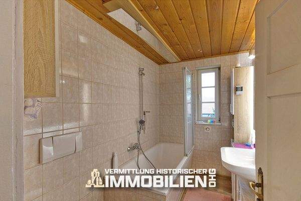 Kleines Schloss - Bad im OG