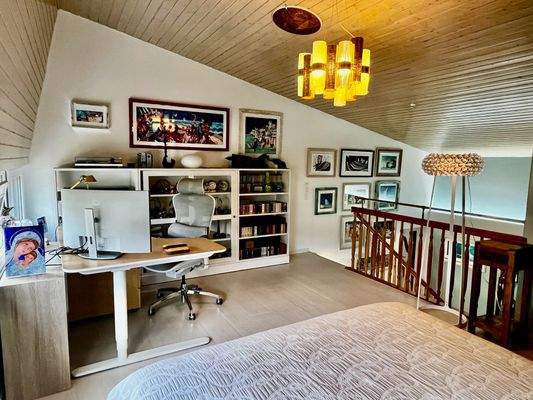 Die Empore von der Fensterseite