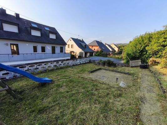 Garten mit Blick auf Balkon