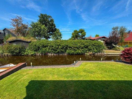 Außenbereich in Kanallage