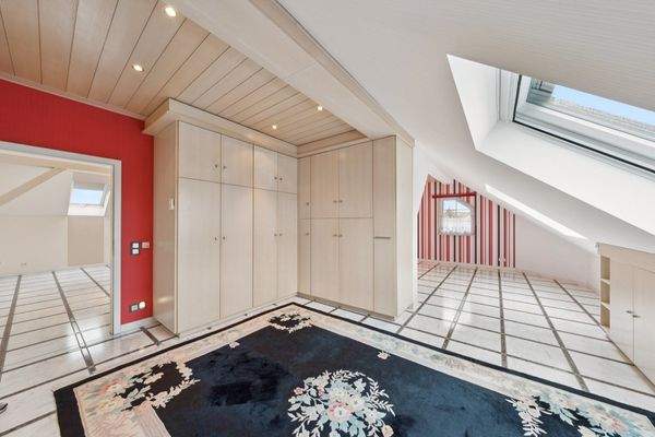 Schlafbereich Obergeschoss mit maßgefertigten Einbauschränken