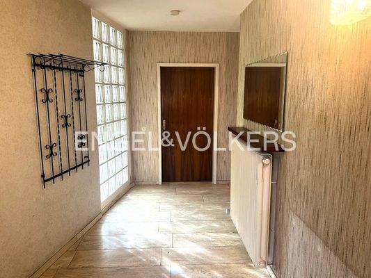 Haueingang / Diele EG