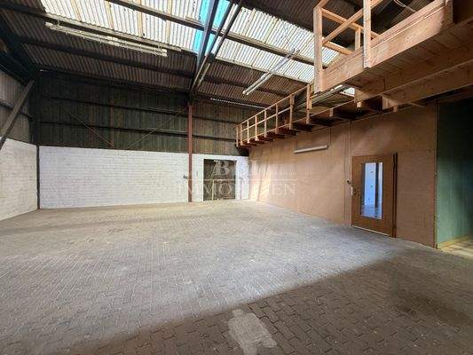 Lagerhalle mit zwei Ebenen